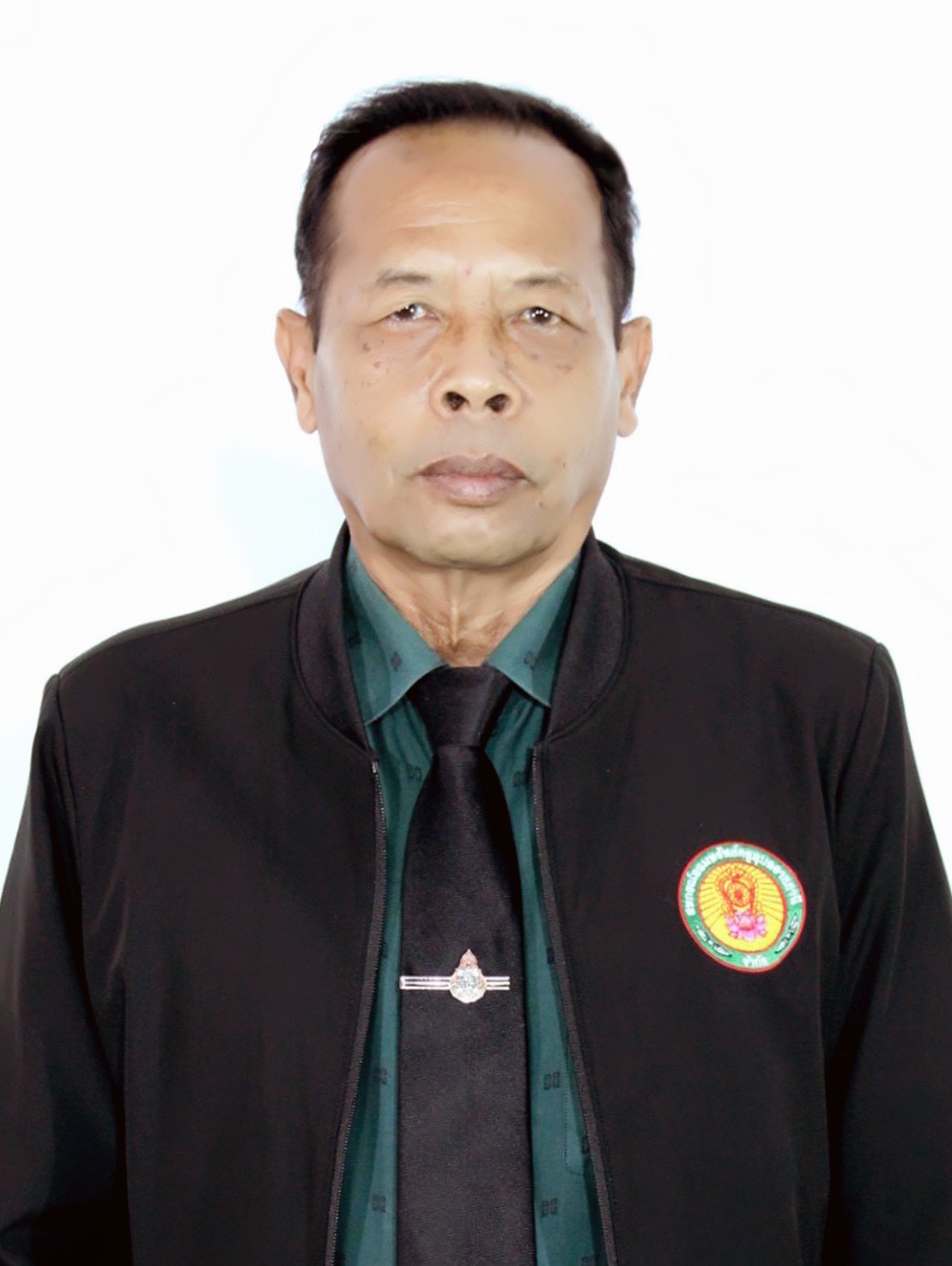 นายดนตรี  มีเบ้า